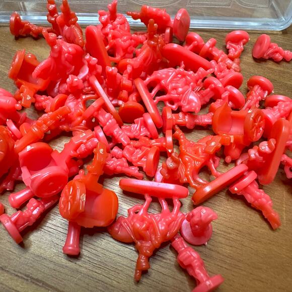 Vtg Red 1993 Risk Army Tokens Risk Armies Game Replacement Pieces Army Miniature - Picture 2 of 3
